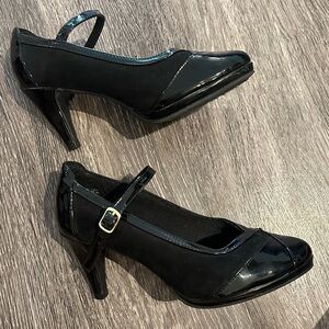 Black Dexflex Comfort 3-Inch Kitten Heels Size 6